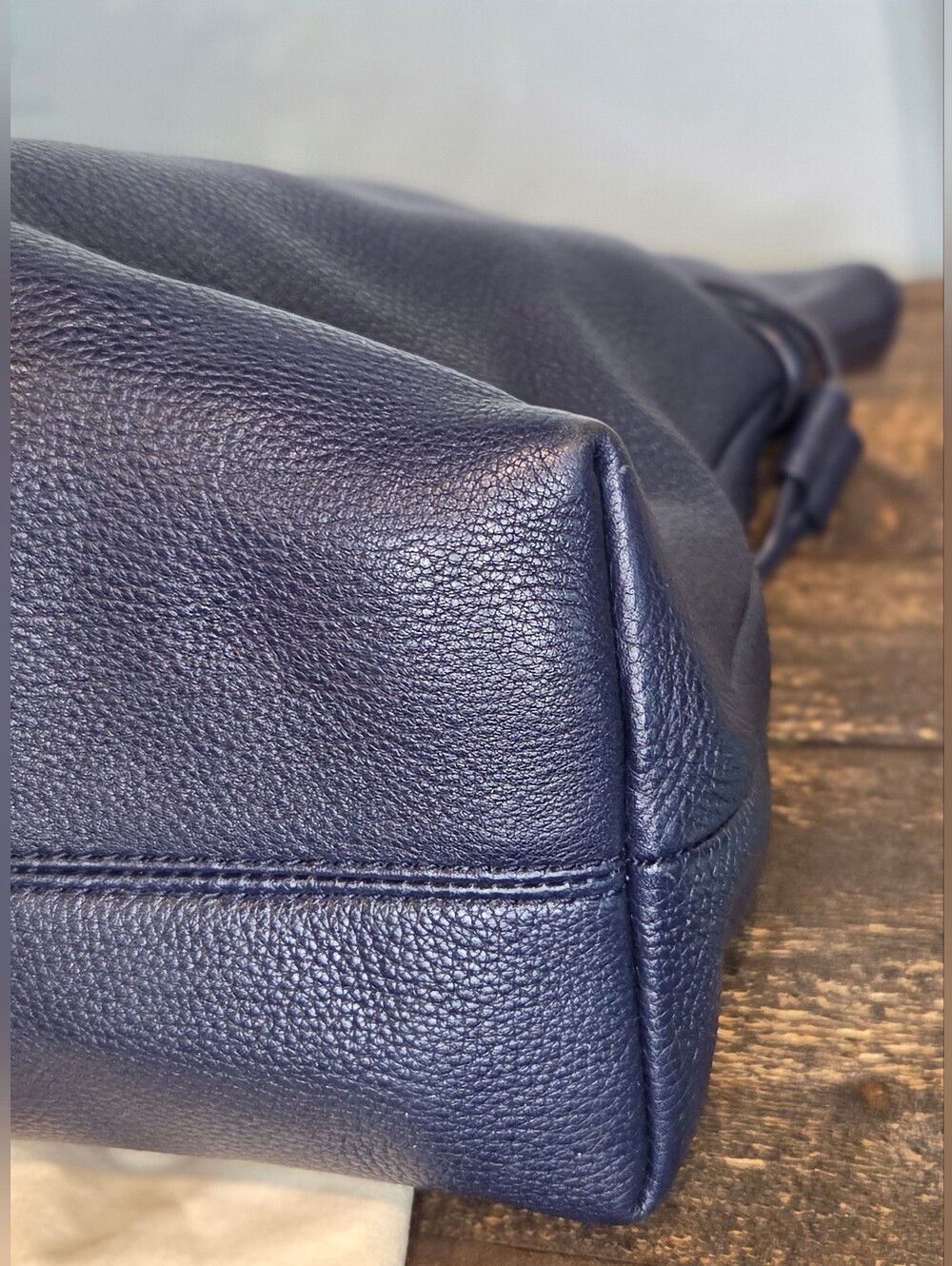 Tory Burch Navy Pebbled Leather Chain-Handle Tote with Wallet & Dustbag. - Picture 7 of 16